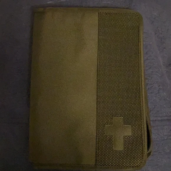 ~Greg Gift Company~ Black Bible Cover - Picture 3 of 9